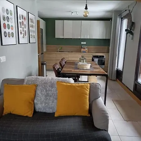 2 Bedroom Modern Interior Parking On Site Vakantiehuis *