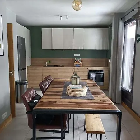 펜션 2 Bedroom Modern Interior Parking On Site Essert-Romand