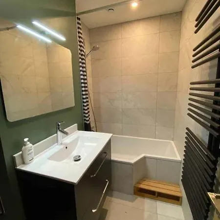 2 Bedroom Modern Interior Parking On Site 펜션 *